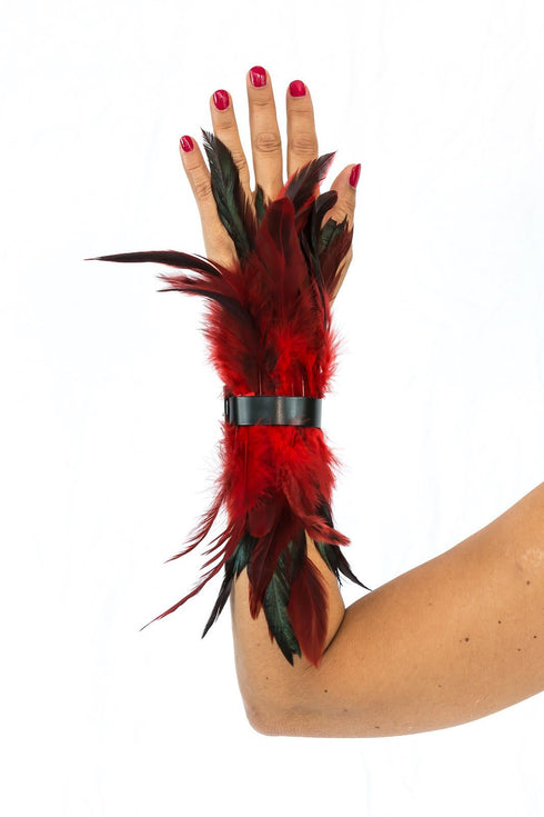 SiaLinda: Federarmband Zaha rot, mit Federn und schwarzem Leder, einstellbar - SiaLinda.com